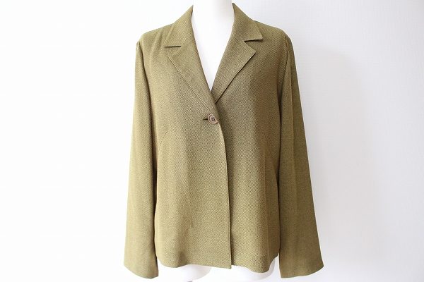 落ち着いたカラーの黄緑で決める！レリアンのジャケットをお売りいただきました