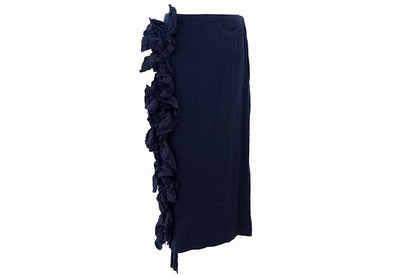 豪華なフリルでエレガントに決まる！イッセイミヤケのスカートをお売りいただきました
