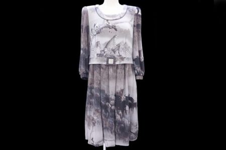 芸術作品のような絵柄に心惹かれます！伊太利屋のワンピースをお売りいただきました