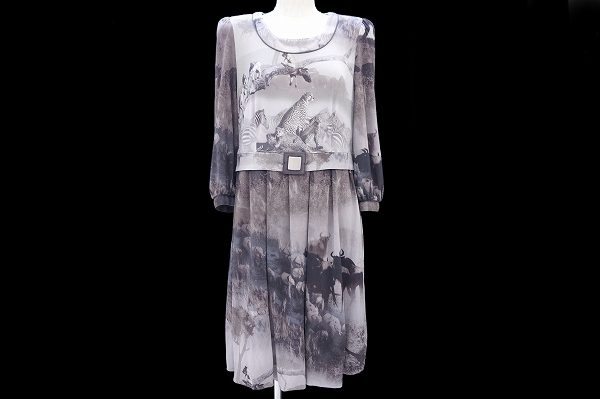 芸術作品のような絵柄に心惹かれます！伊太利屋のワンピースをお売りいただきました