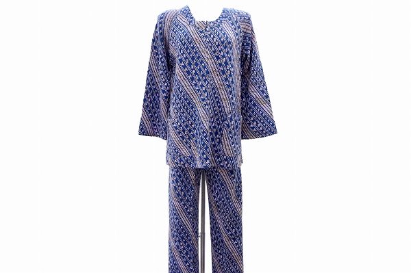 スポーティな印象がお好きな方に!斉藤都世子のニットセットアップを買取しました