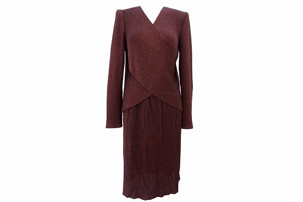 ラメが高級感を生み出す嬉しいアイテム!斉藤都世子のセットアップをお売りいただきました