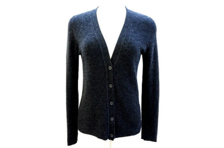 しまった印象にしてくれる！プラダのカーディガンを買取しました