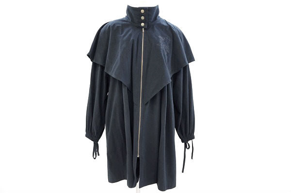 アーティスト性の高いデザインが素敵！伊太利屋のコートをお売りいただきました