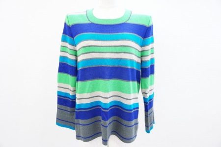 ブルーベースのニットが冬の雰囲気にマッチ！斉藤都世子のニットをお売りいただきました