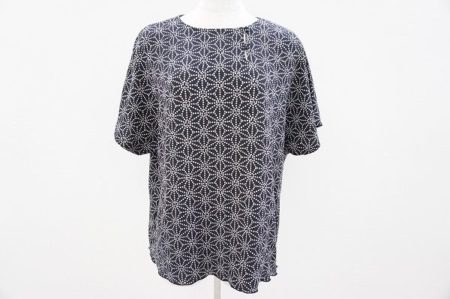 上品な柄が目を惹く！詩仙堂のトップスをお売りいただきました