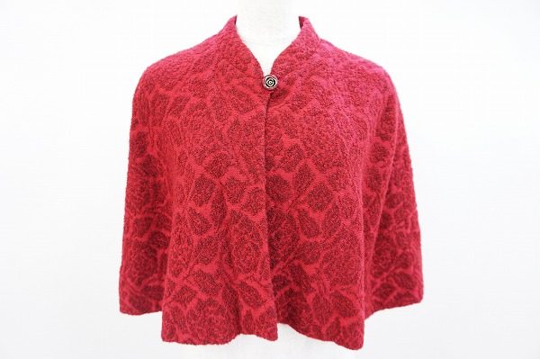 サッと羽織るのにちょうどいい！斉藤都世子のポンチョをお売りいただきました