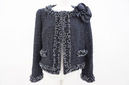 存在感のある装飾がエレガントな印象に！銀座マギー ベラのツイードジャケットをお売りいただきました