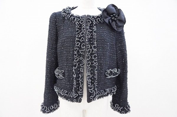 存在感のある装飾がエレガントな印象に!銀座マギー ベラのツイードジャケットをお売りいただきました