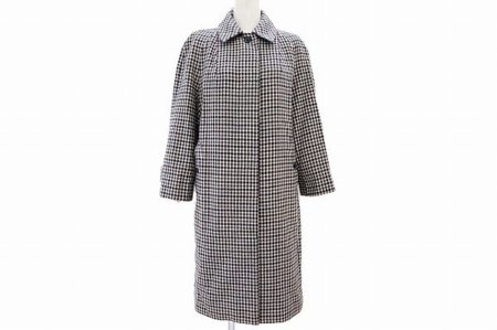 暖かいのに軽いバーバリーのウールコートを買取させて頂きました。