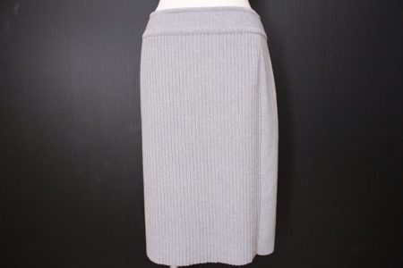 濃い色でも薄い色でも相性よしの万能アイテム！ジュンアシダのスカートをお売りいただきました