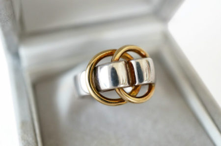 シンプルながらも煌びやかさを感じられる！エルメスのリングを買取しました