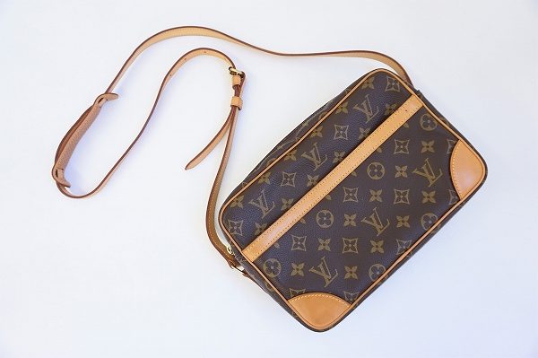 旅行にも買い物にも!品よくおしゃれに決まる!ルイ・ヴィトン のポシェットを買取しました