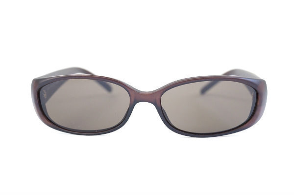 スマートに決めながら紫外線カットが可能!グッチのサングラス