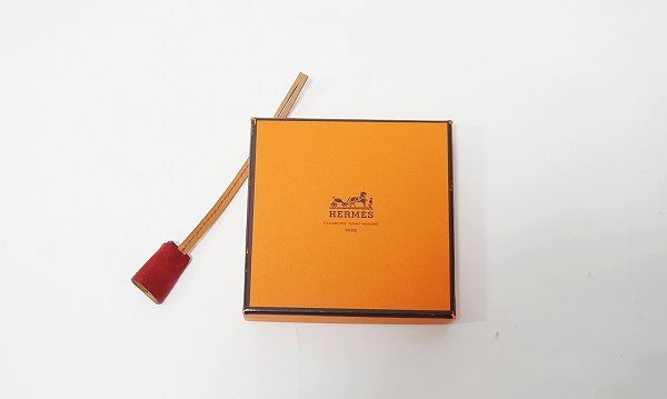 シンプルアイテムも上品な雰囲気に!エルメスキーホルダーを買取しました