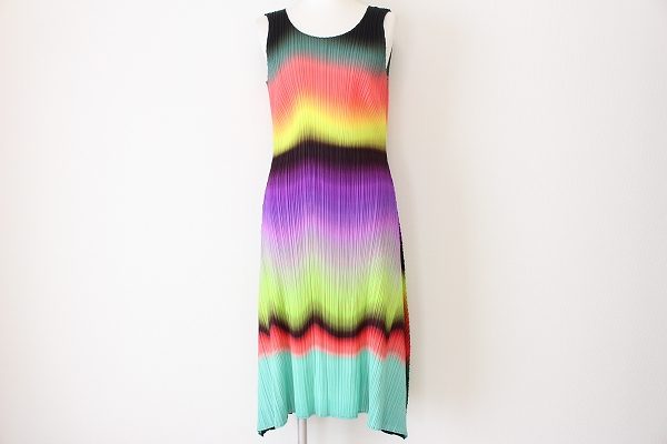 衣替えで出てきた不用なお洋服を一気に出張買取いたしました