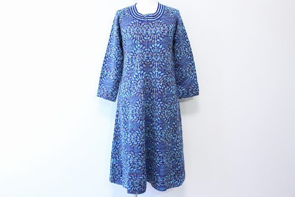 清楚なブルーで綺麗めに決まる!斉藤都世子ワンピースを買取しました