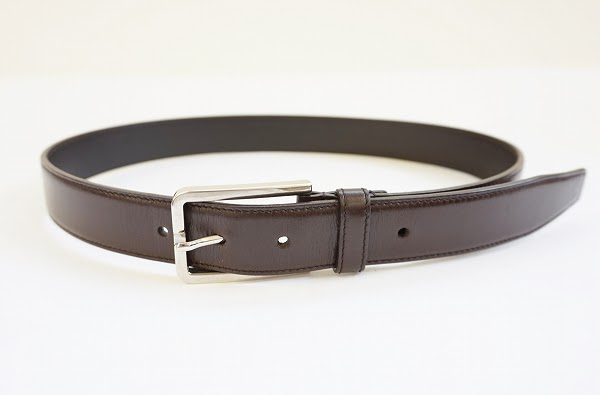 プラダのメンズ用ベルト！色味はこげ茶で合わせやすい