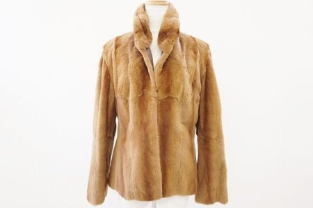 エレガントでありながらも華奢見えが叶う！ロエベ毛皮コートを買取しました