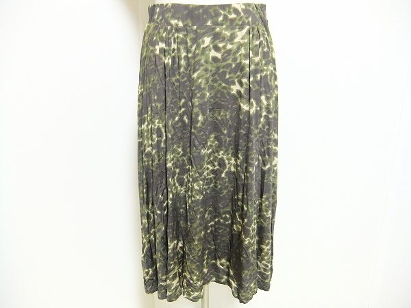 深みのあるグリーンがポイント！マックスマーラのスカートをお売りいただきました