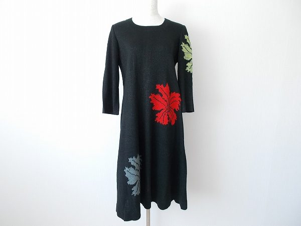 パッと目を惹くお花がエレガント!斉藤都世子のワンピースを買取しました