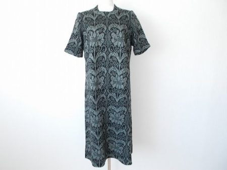 落ち着いた雰囲気でありながら華やかさを纏える！斉藤都世子のニットワンピースをお売りいただきました