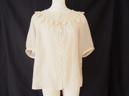 首元の装飾でふんわり女性らしさをプラス！バイスバーサ ラピーヌシャツブラウスを買取しました