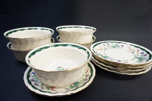 高貴な気分が味わえる!ナルミ食器10点セットを買取しました