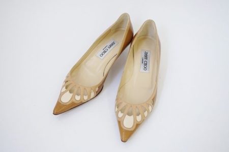 どんな色合いの洋服にも馴染む！ジミーチュウのパンプスを買取しました