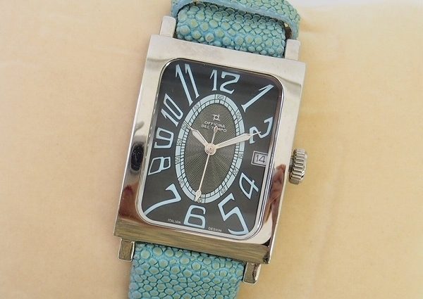 涼し気ブルーのベルトで好印象!オフィチーナデルテンポの腕時計を買取しました