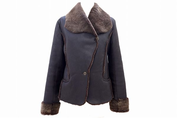 温かいのにおしゃれに決まる！ヒロココシノのムートンコートをお売りいただきました