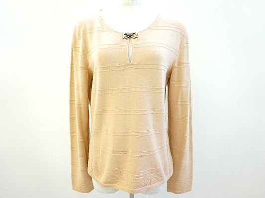 柔らかベージュのニットカットソー！フェラガモ