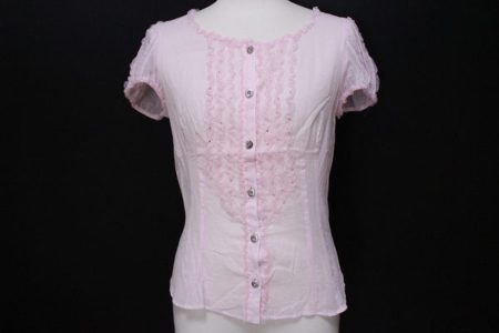 はかないピンクでおしとやかなイメージに！伊太利屋のシャツブラウスをお売りいただきました