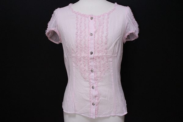 はかないピンクでおしとやかなイメージに！伊太利屋のシャツブラウスをお売りいただきました