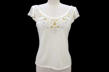 優しいアイボリー×ビジューでグッとエレガントに！伊太利屋のカットソーをお売りいただきました