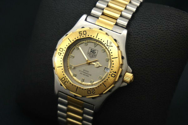 タグ・ホイヤーの男女兼用腕時計を買取させて頂きました。
