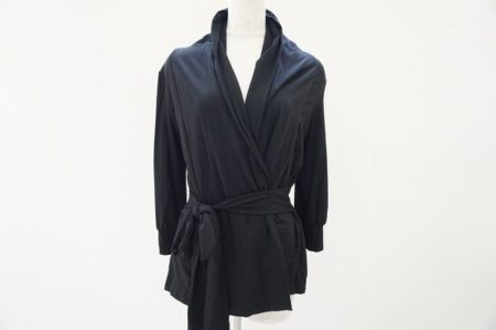 スッキリみえるデザインが注目ポイント！ダナキャランのカーディガンをお売りいただきました