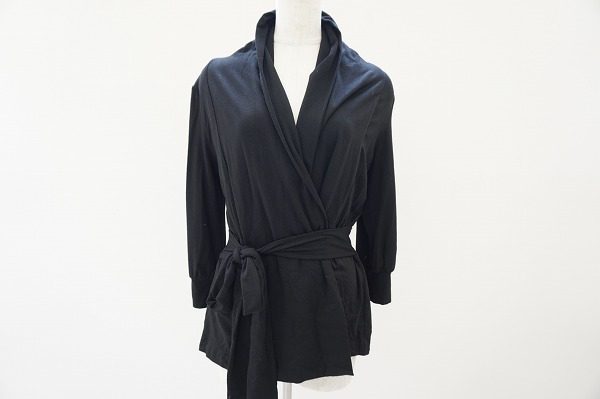 スッキリみえるデザインが注目ポイント!ダナキャランのカーディガンをお売りいただきました