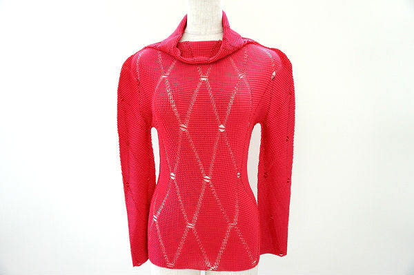 ゴージャスなピンクで明るい印象をゲット!ミーイッセイミヤケのカットソーをお売りいただきました