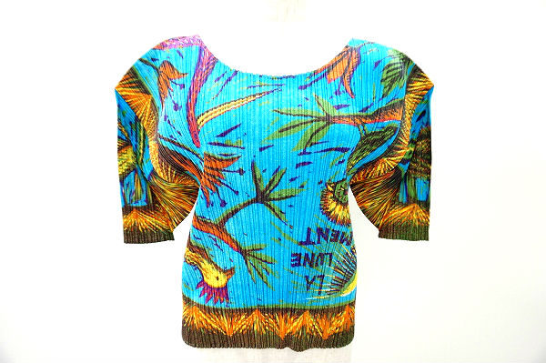 華やかなブルーで明るさをプラス！プリーツプリーズのカットソーをお売りいただきました