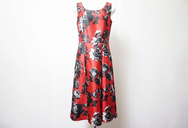 華やかさとシックな雰囲気のコラボレーション！ローラアシュレイ ワンピースをお売りいただきました