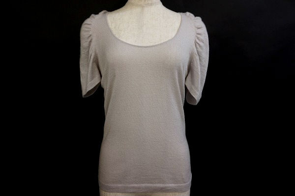 お袖に女性らしさが詰まっています！アニオナの半袖セーターをお売りいただきました