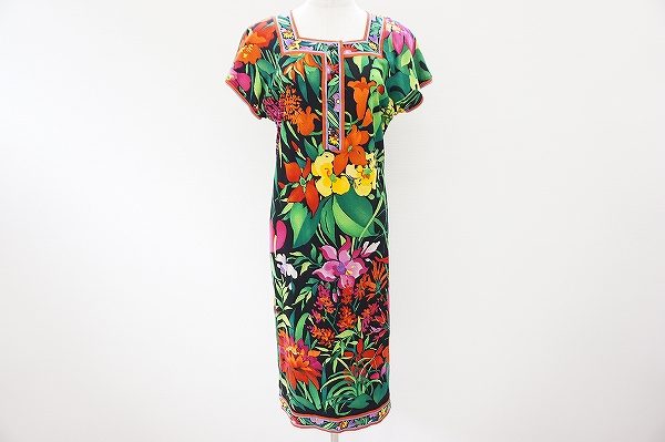 リゾート地を感じさせるような華やかさ！レオナールの花柄ワンピースをお売りいただきました