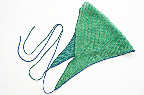 鮮やかなグリーンで癒し効果も！プリーツプリーズのスカーフをお売りいただきました