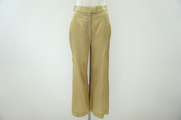 品の良いゴールドで特別感のあるコーディネートも叶います！エトロのパンツをお売りいただきました