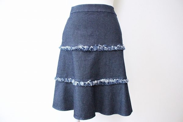 程よい装飾がメリハリある印象にしてくれます！ハロッズのスカートをお売りいただきました