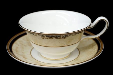 柔らかなお色味がポイント！ウェッジウッド  カップ＆ソーサーをお売りいただきました