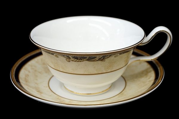 柔らかなお色味がポイント！ウェッジウッド  カップ＆ソーサーをお売りいただきました