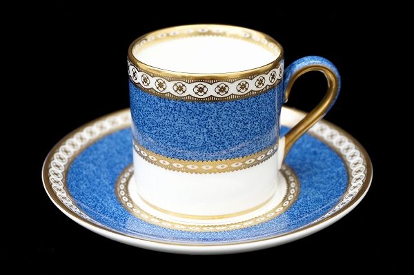 気高いブルーが高級感を演出！ ウェッジウッド カップ＆ソーサーをお売りいただきました