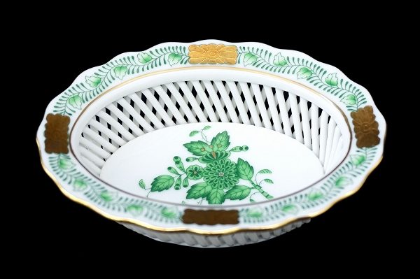 さわやかグリーンでお部屋を和ませます！ヘレンドの小物入れをお売りいただきました